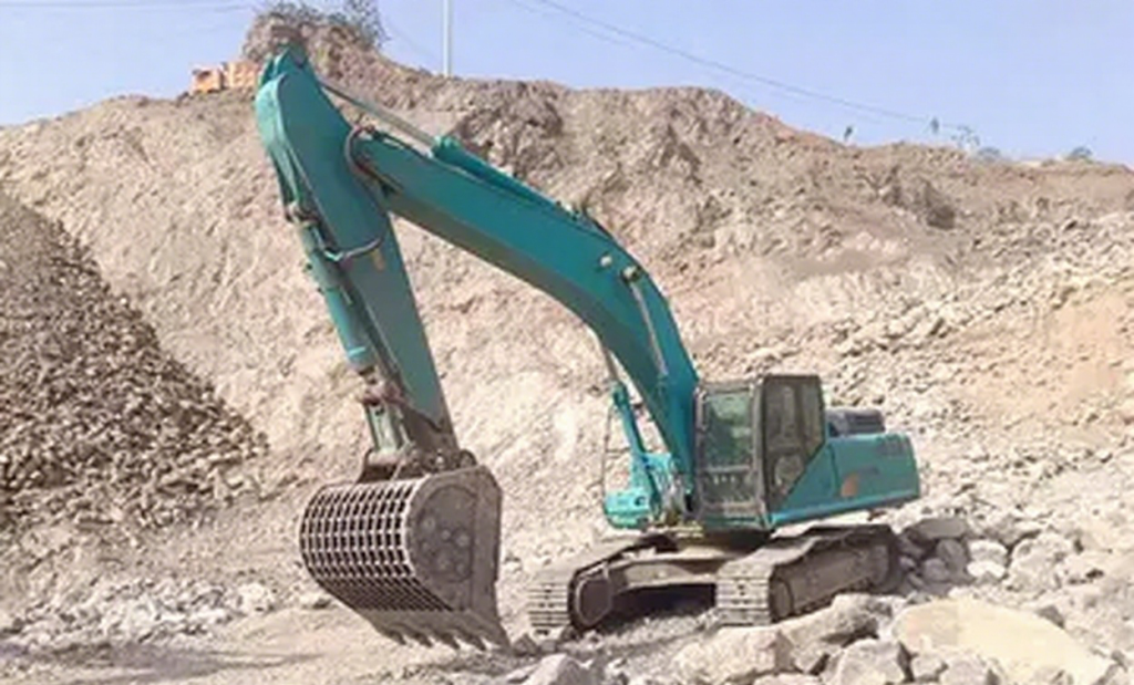 Excavators in Heavy Construction: The Backbone of Earthmoving Operations